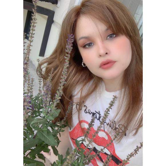 Meet your Posher, Camila - Picture 1 of 1